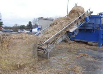 Wypadek przy pracy. 37-latek przetransportowany śmigłowcem do szpitala.