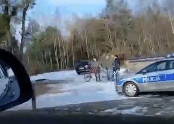 Wypadek w Jedlance obok cmentarza. Fot od czytelnika.