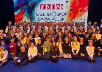 Łukowiacy na śladach folkloru w siedzibie Mazowsza.