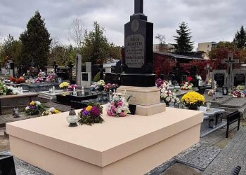 Ponad 14 tys zebrano podczas kwesty na cmentarzu w Łukowie.