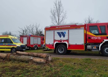 Strażacy wyważyli drzwi, nie udało się uratować mężczyzny w gm. Wojcieszków.