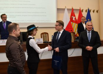 Julia Jerzak wyróżniona na Budżetowej Sesji Rady Powiatu Łukowskiego.