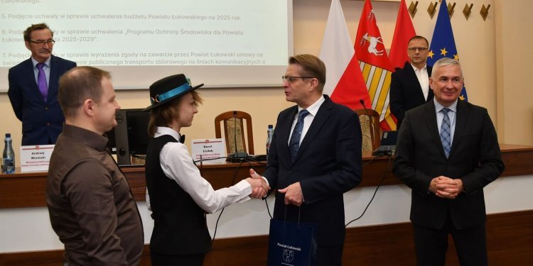 Julia Jerzak wyróżniona na Budżetowej Sesji Rady Powiatu Łukowskiego.