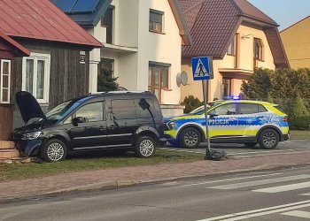 Zdarzenie drogowe w Staninie. Pasażerka przewieziona do szpitala.