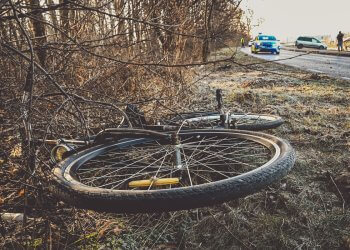 Wypadek w Wesołówce: 45-letnia rowerzystka potrącona przez Iveco. fot. asp. szt. Adam Zborowski