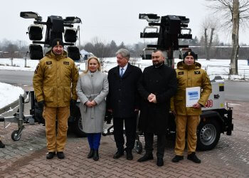 Uroczyste przekazanie sprzętu ratowniczego dla KP PSP w Łukowie.