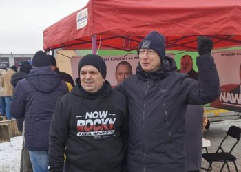 Zbiórka podpisów poparcia dla Karola Nawrockiego w Łukowie.