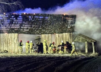 Pożar stodoły w Malcanowie. Nie ma utrudnień w ruchu pojazdów.