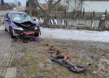 Spowodował kolizję w Dąbiu – uszkodził płot i hydrant