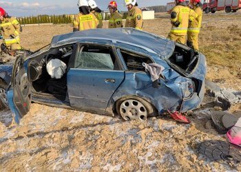 Dachowanie samochodu osobowego w Dębowicy