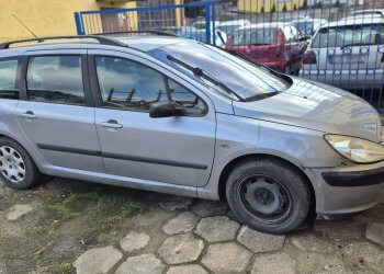 Pijana para za kółkiem Peugeota – interwencja policji w Świdrach. foto. Policja Łuków