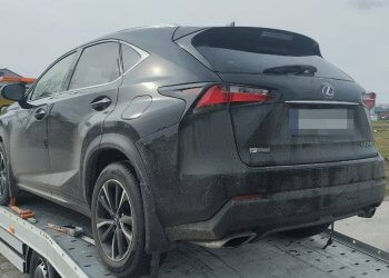 Ukradł Lexusa za 130 tysięcy i próbował płacić skradzioną kartą. foto. Policja Łuków