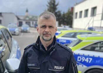 Dzielnicowy z Łukowa Konrad Karwowski uratował 51-latka z pożaru