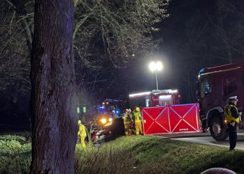 Poważny wypadek w Dmininie. Droga krajowa nr 63 zablokowana.