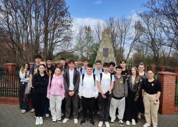 Uczniowie ZS nr 3 w Łukowie upamiętniają 82. rocznicę powstania w getcie warszawskim