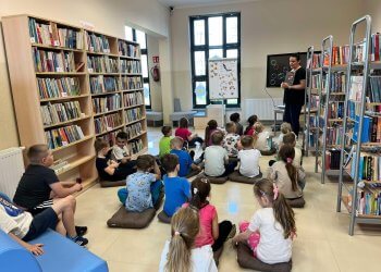 Dzieci z ZS Stanin z wizytą w bibliotece w Kosutach z okazji Światowego Dnia Książki.