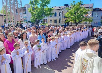 Rozpoczął się sezon komunijny w parafii Podwyższenia Krzyża Świętego w Łukowie. Fot. Parafia Podwyższenia Krzyża Świętego w Łukowie.