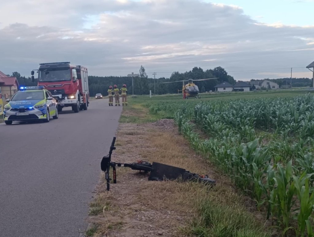 Dwóch nastolatków ciężko rannych po wypadku na hulajnodze elektrycznej w Sobiskach. fot. Policja Łuków