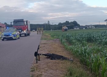 Dwóch nastolatków ciężko rannych po wypadku na hulajnodze elektrycznej w Sobiskach. fot. Policja Łuków