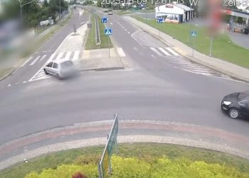 40-latka pojechała pod front na rondzie w Łukowie.