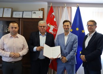 Powiat Łukowski przebuduje drogę w Starej Gąsce. Podpisano umowę na realizację inwestycji. fot. Powiat Łukowski