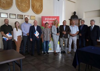 Powiat Łukowski wspiera lokalne organizacje – podpisano umowy na realizację zadań publicznych