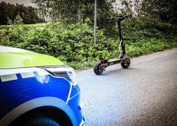 Wypadek 14-latka na hulajnodze elektrycznej w Gręzówce. Nastolatek trafił do szpitala