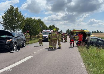 Zderzenie dwóch aut w Hordzieży. Wśród poszkodowanych dzieci. Fot. KP PSP Łuków