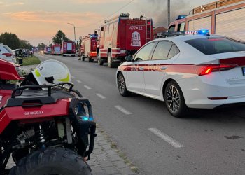 Podziękowania Komendanta PSP w Łukowie po akcji gaśniczej w Ławkach. Fot. KP PSP Łuków