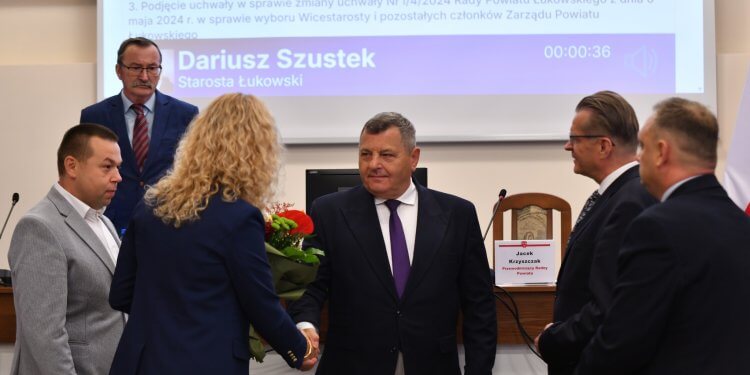 XXVI Sesja Rady Powiatu Łukowskiego: zmiany w Zarządzie i podziękowanie za pracę. fot. Powiat Łukowski
