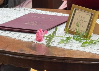 Narodowe Czytanie w Woli Okrzejskiej – poezja Jana Kochanowskiego wybrzmiała w muzeum