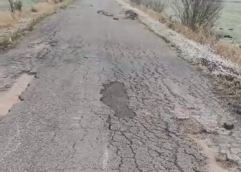 Zgłoszenie mieszkańca Fiukówki: droga wciąż czeka na naprawę. fot. Czytelnik