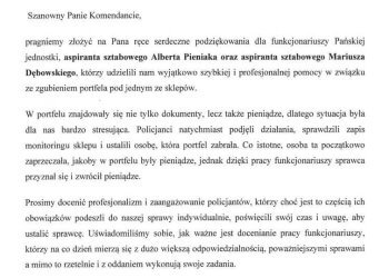 Podziękowania dla łukowskich dzielnicowych. Skuteczna interwencja i szybkie ustalenie sprawcy kradzieży. Fot. KPP Łuków