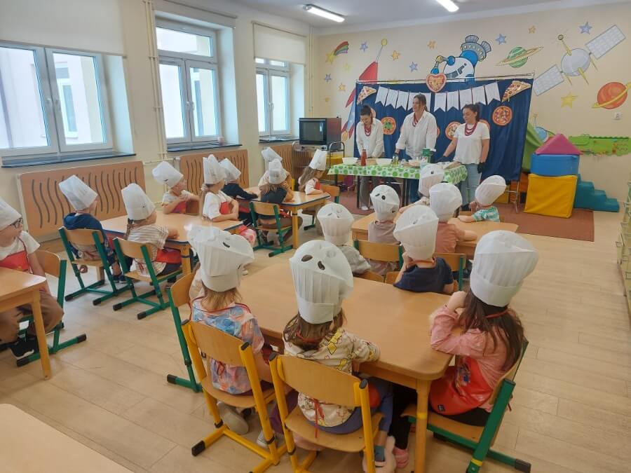 Włoskie smaki w Przedszkolu w Dębowicy. Przedszkolaki świętowały Międzynarodowy Dzień Pizzy