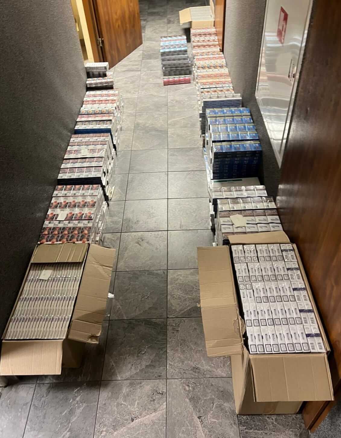 Nielegalne papierosy, ucieczka i użycie broni przez policję. fot. KPP Łuków