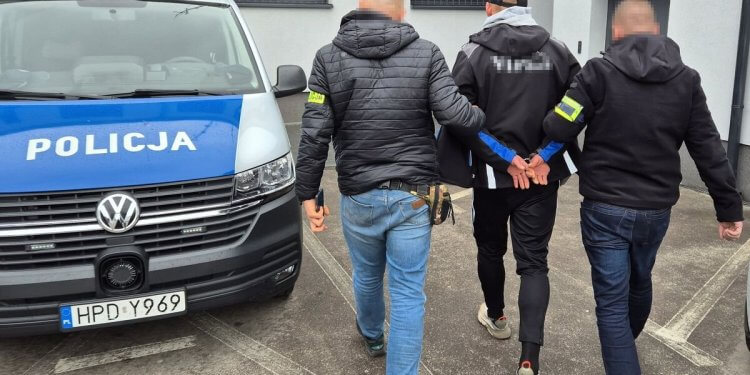 Kryminalni z Policja Łukowska zatrzymali poszukiwanego listem gończym 43-latka