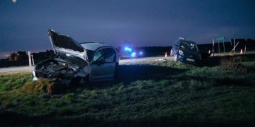 Nie ustąpił pierwszeństwa przejazdu – groźny wypadek w Siedliskach. Fot. KPP Łuków