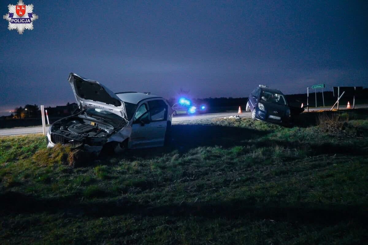 Nie ustąpił pierwszeństwa przejazdu – groźny wypadek w Siedliskach. Fot. KPP Łuków
