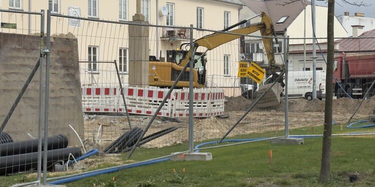 Parking na Placu Narutowicza zamknięty. Trwa kolejny etap modernizacji centrum Łukowa